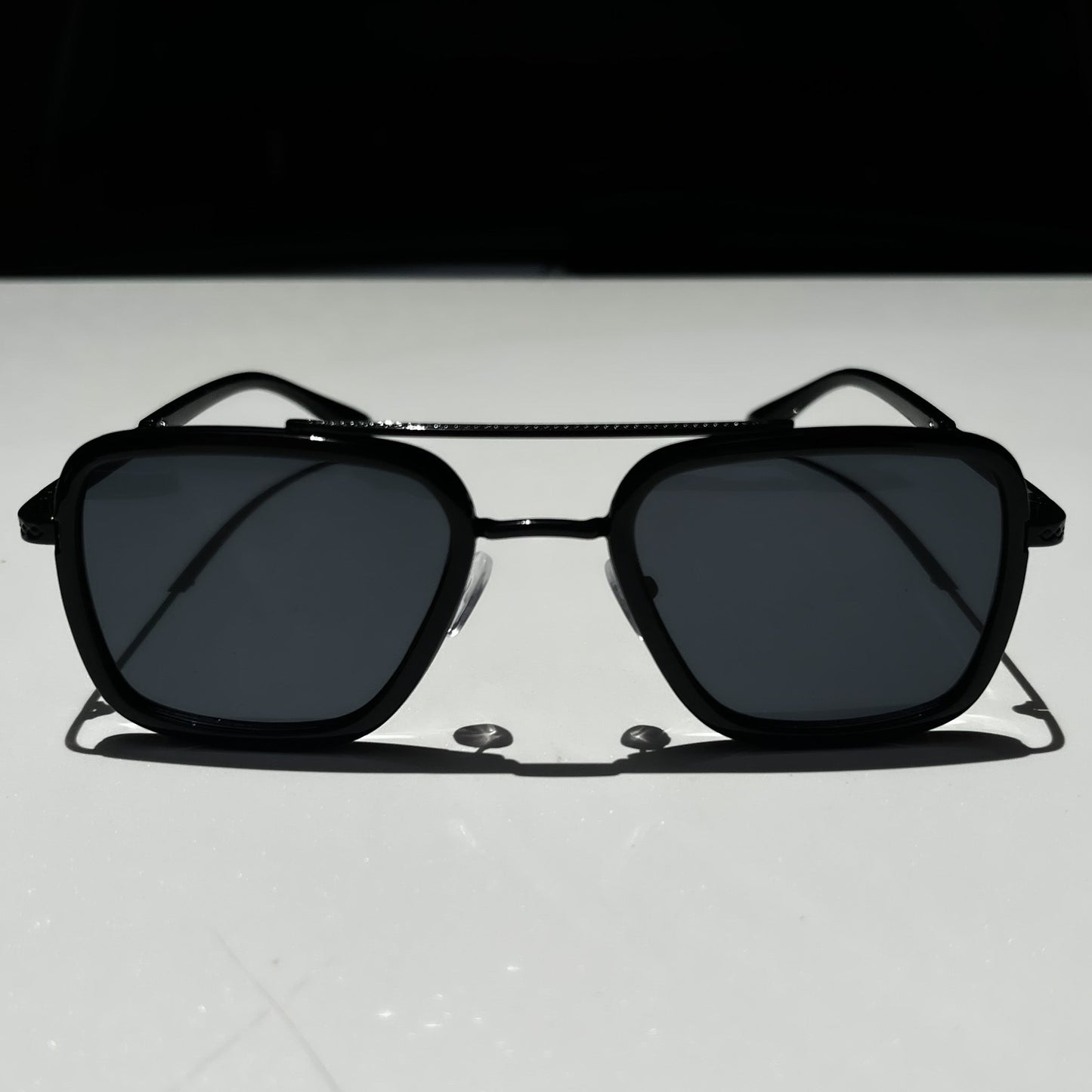 VINTAGE GLASSES: BLACK AVIATOR